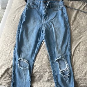 Distressed cropped skinny jeans